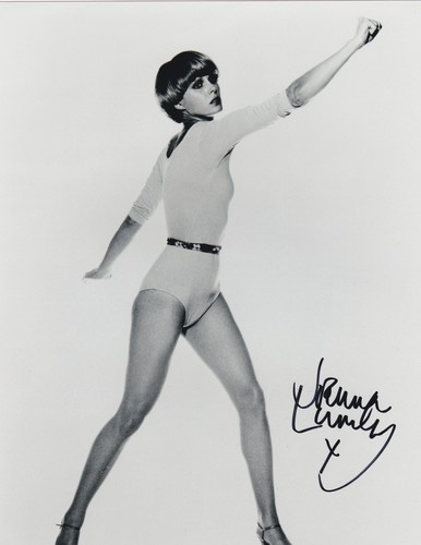 Joanna lumley firmata sexy - lumley,