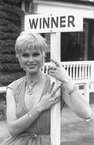 Joanna lumley foto - joanna, lucida